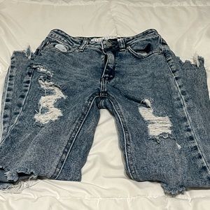 Tinseltown Juniors’ Destructed Mom Jeans Size 1